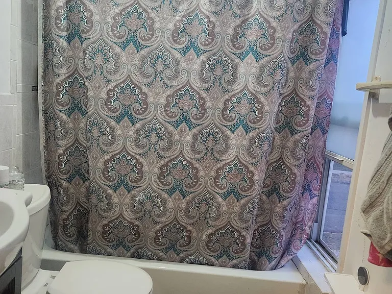159 Waldo Pl #4 — Photo 3