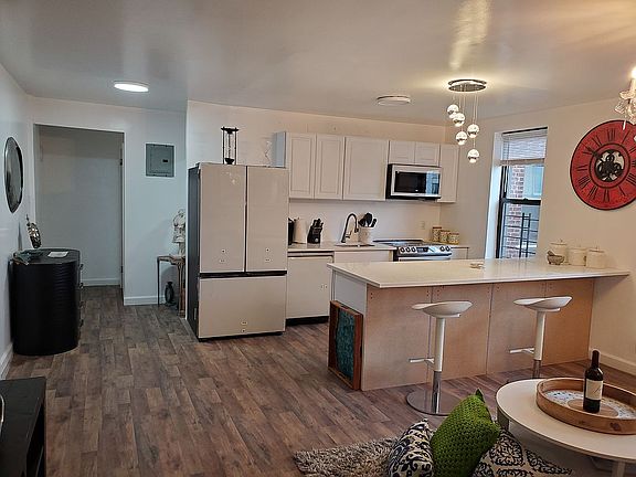 2nd image of 112-24 Northern Blvd #4G