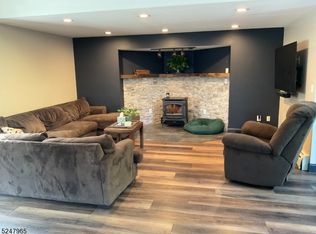 4 Cherry Tree Ln, Blairstown, NJ 07825