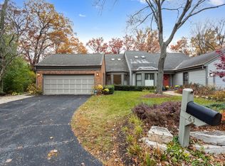 63 Warrington Ct, Lake Bluff, IL 60044