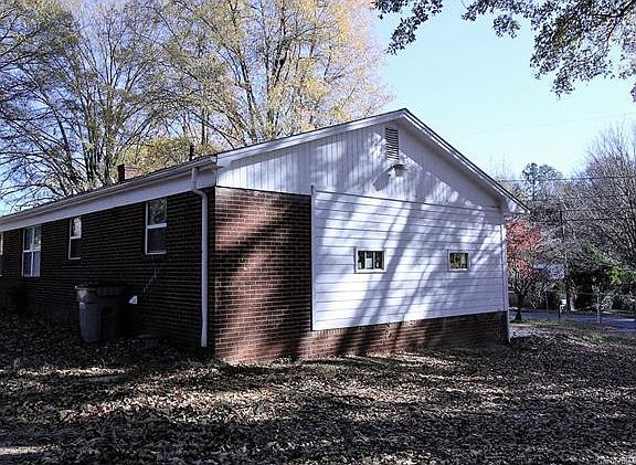 2nd image of 2770 Mary Ave