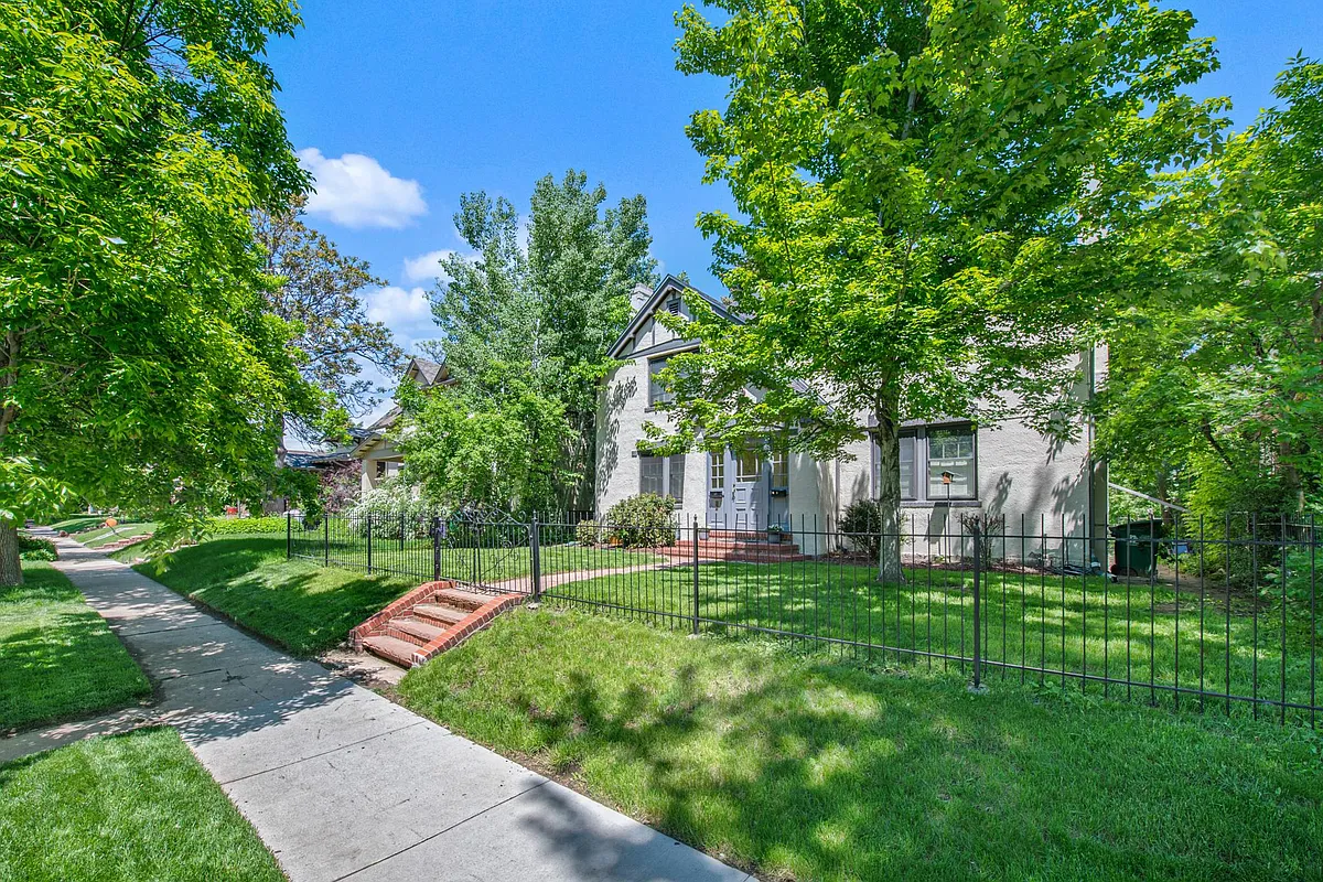 Building Photo - 2318 Bellaire St #B
