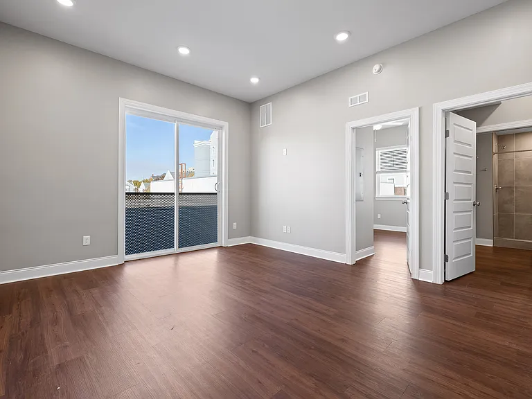 621 E MLK — Photo 9