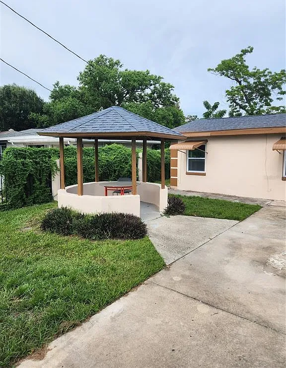 2 bed, 1.5 bath, 970 sqft, $2,200 — Photo 2