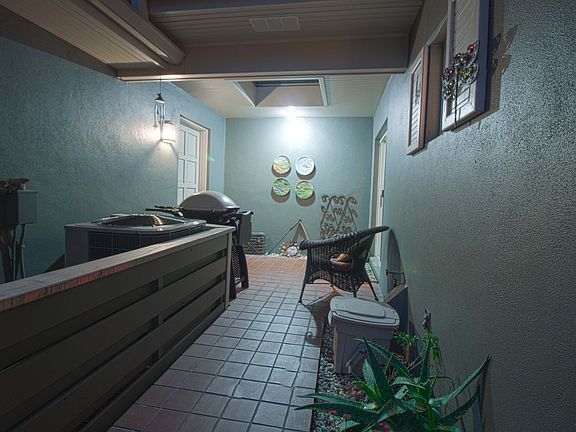 3rd image of 2087 Edgewater Dr