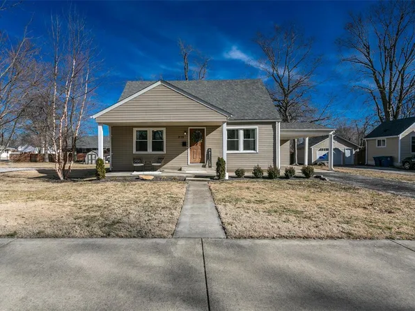215 Staunton Rd, Troy, IL 62294