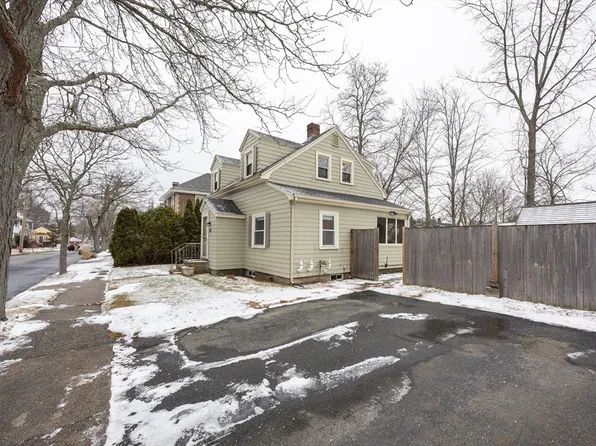 21 Manning St, Salem, MA 01970