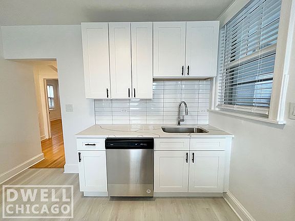 4th image of 5801 N Richmond St #2