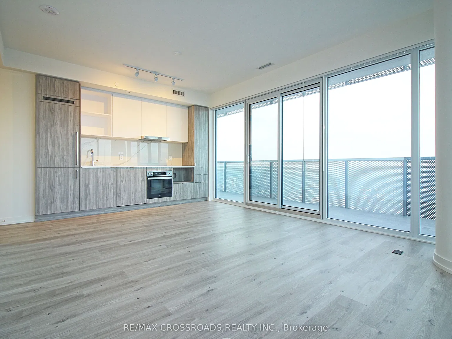 3 bed, $5,000 — Photo 4