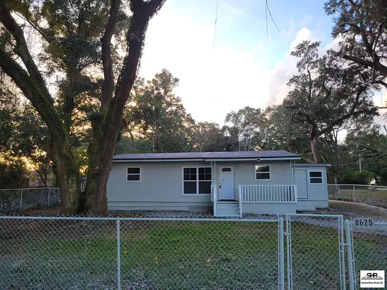 8625 Stockdale Ave — Photo 2
