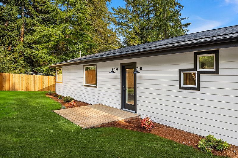 2nd image of 15744 Renton Issaquah Road SE