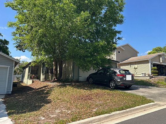 3rd image of 558 Portland Cir