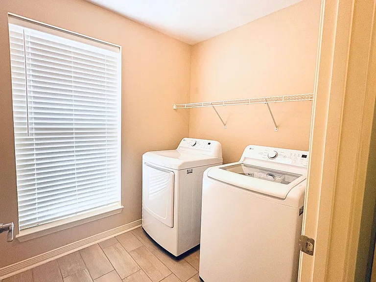 10621 Creek Ridge Dr — Photo 22