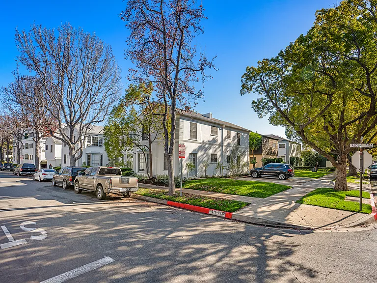 9222 Alden Dr #7 — Photo 20