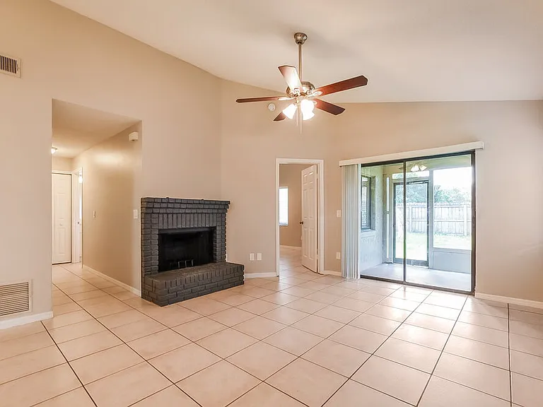 1003 Vernon Loop — Photo 4