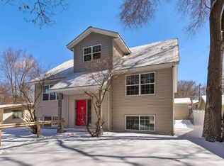605 Glenbrook Ave N, Oakdale, MN 55128