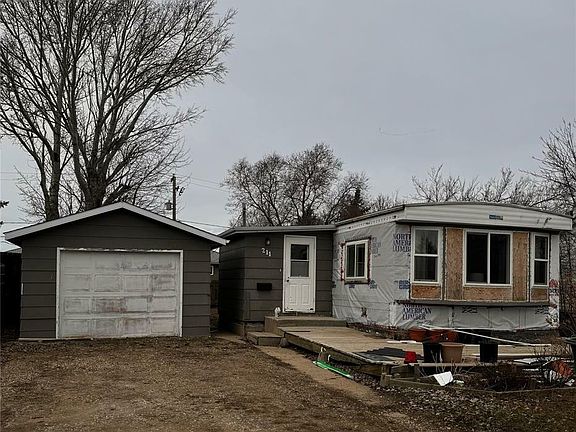 2nd image of 211 Prairie St