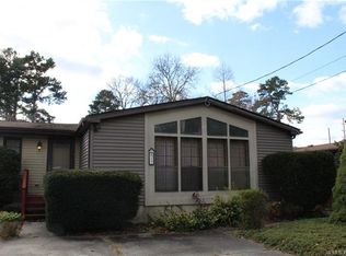 12 Edgewater Dr, Tuckerton, NJ 08087