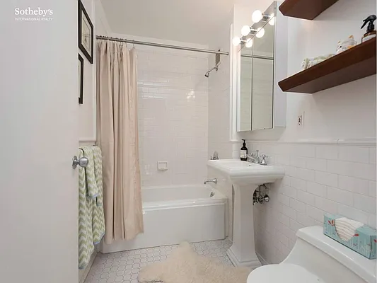 Rented by Sotheby's International Realty | media 10