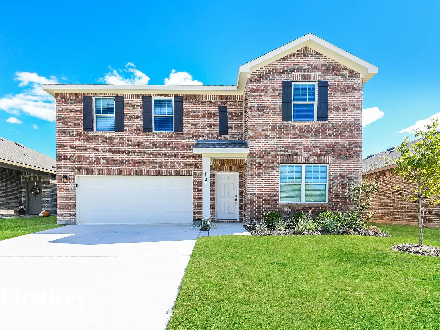 4 bed, 2.0 bath, 2401 sqft, $2,905 — Photo 1