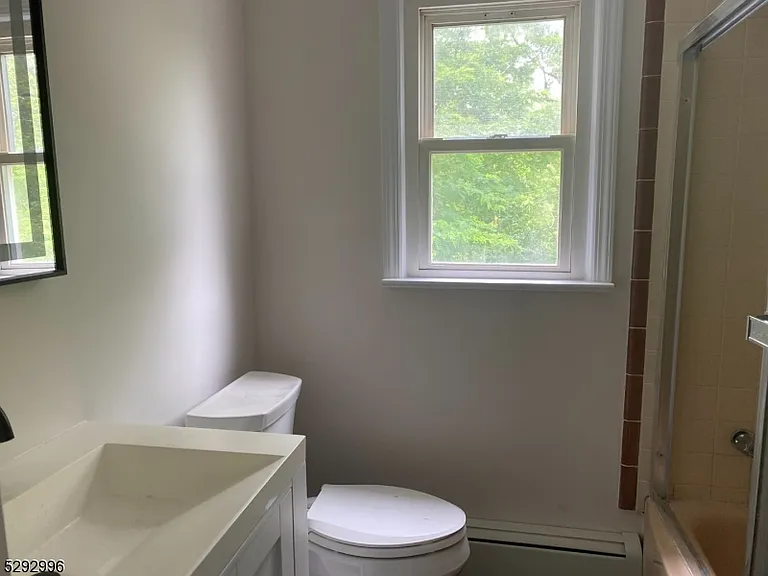 536 Broughton Ave — Photo 8
