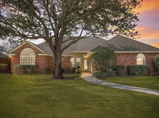 729 Bent Tree Ct, Hurst, TX 76054