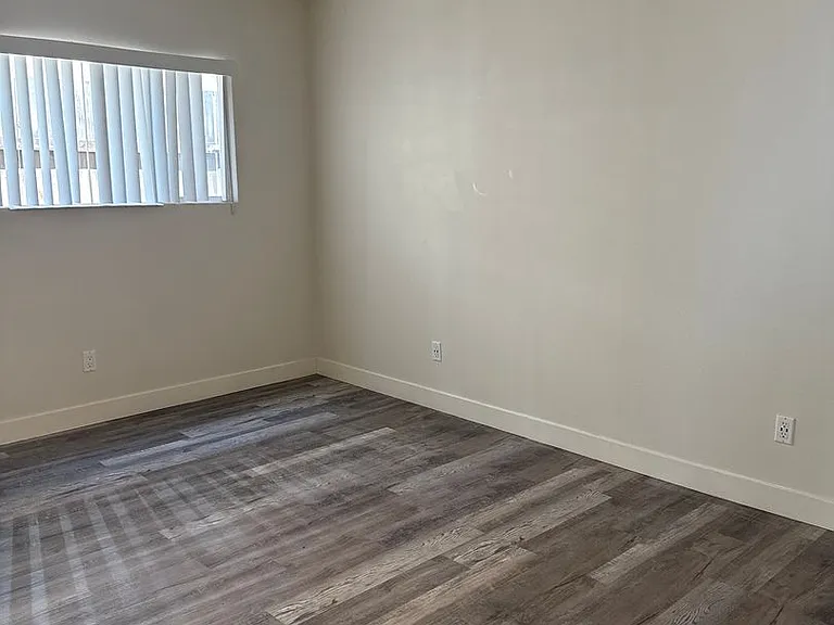 4553 Texas St — Photo 41