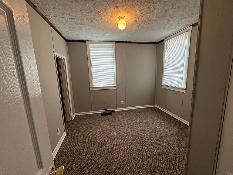 1325 S G St — Photo 5