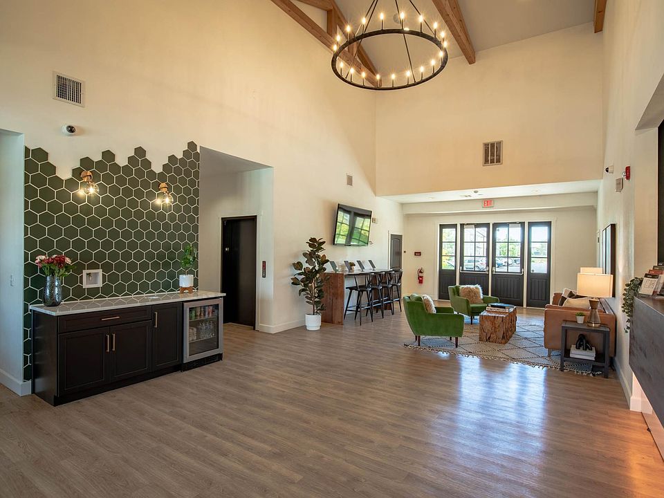 1st image of 530 Lupine Dr #8247b61a1