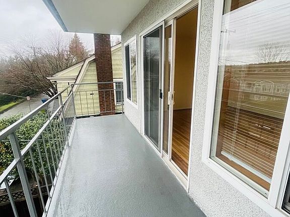 5th image of 2832 14th Ave W #6
