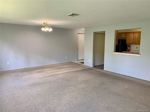 4th image of 40 Deer Court Dr #40