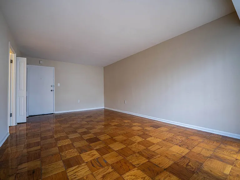 Silver Spring House — Photo 39