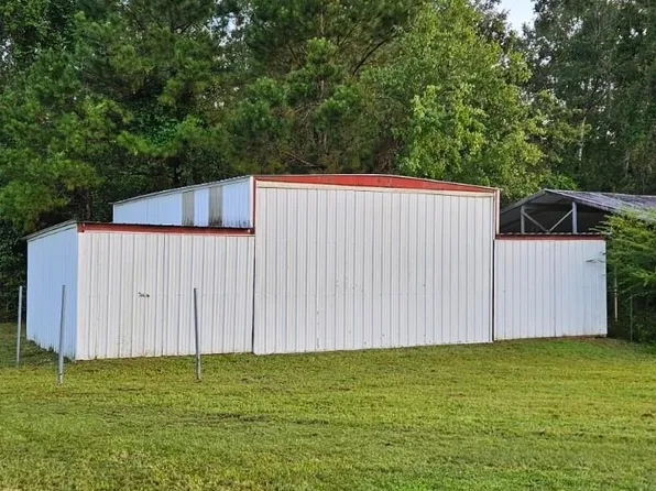 3C Hanger Ln, Greenville, FL 32331