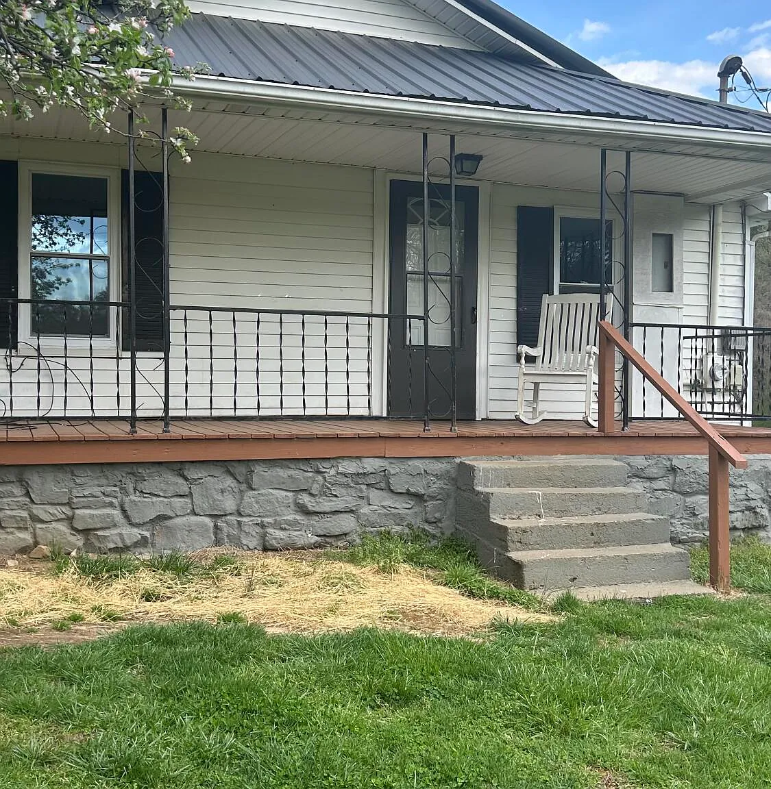 3 bed, 960 sqft, $1,700 — Photo 2
