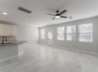 10 Scenic Brook Ct, Spring, TX 77382