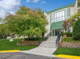 10411 Cedar Lake Rd APT 516, Minnetonka, MN 55305