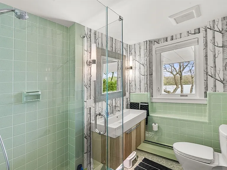 37 Beverly Rd — Photo 24