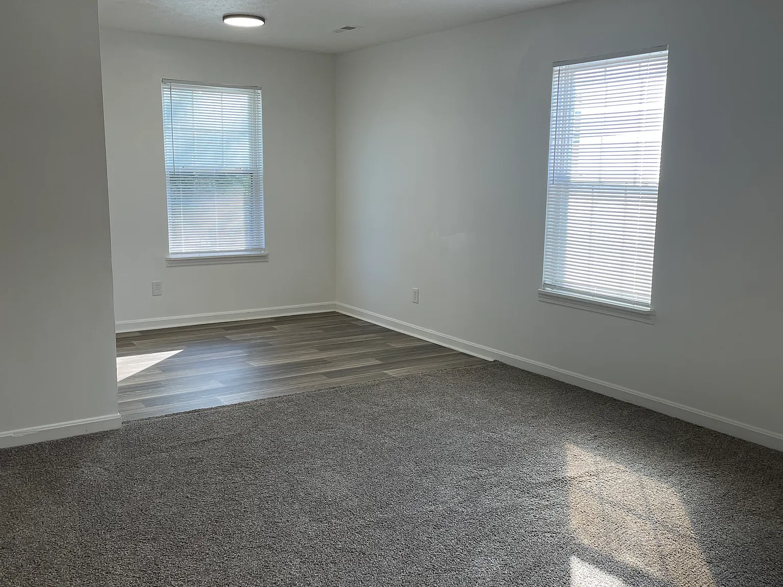 2 bed, 850 sqft, $100 — Photo 2