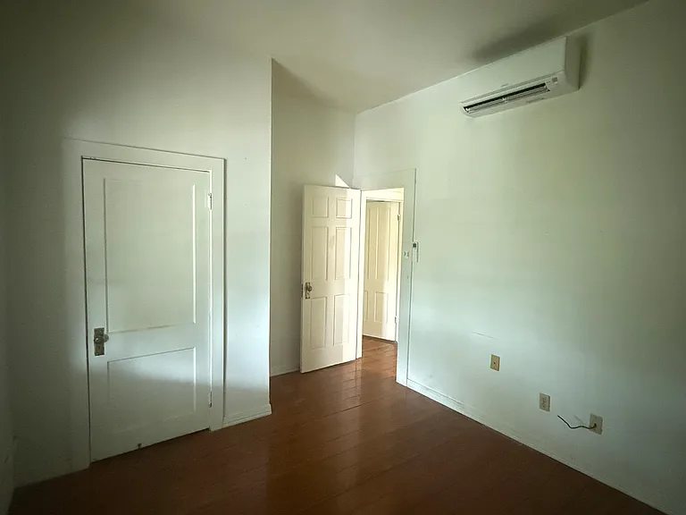 330 Commerce St #3 — Photo 6