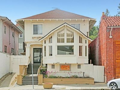 3909 Grand Ave, Oakland, CA, 94610