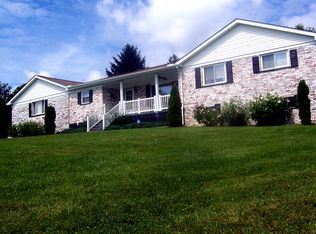 395 Old Crow Rd, Beaver, WV 25813