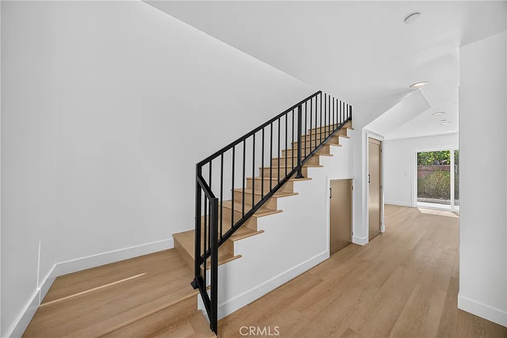 3 bed, 1100 sqft, $3,700 — Photo 2