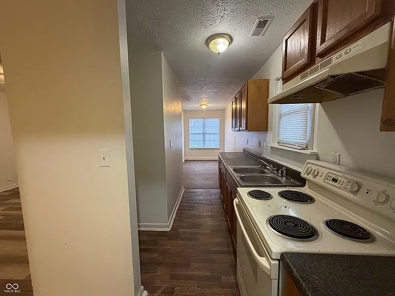 4930 Elliott Ave — Photo 7