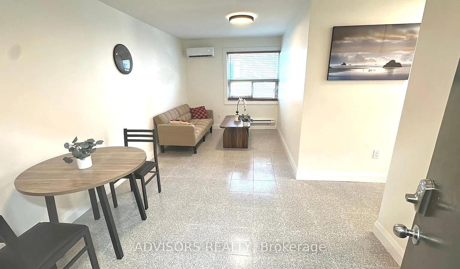 3717 Lakeshore Rd W — Photo 1