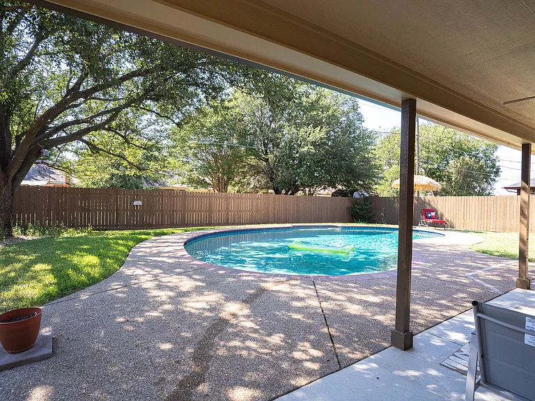 1429 Hall Dr — Photo 28