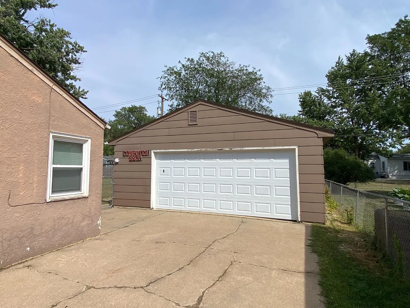 3006 S Summit Ave — Photo 2