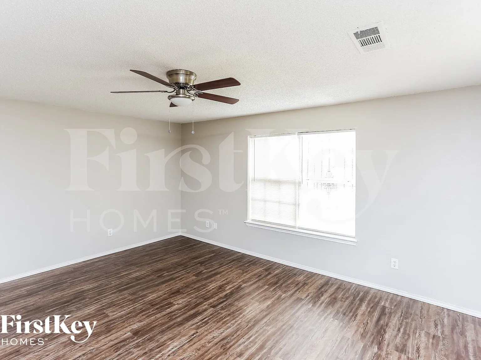 4 bed, 2.0 bath, 1527 sqft, $1,965 — Photo 2