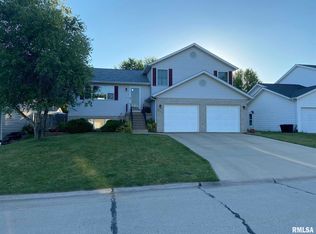 809 Birchwood Dr, Colona, IL 61241