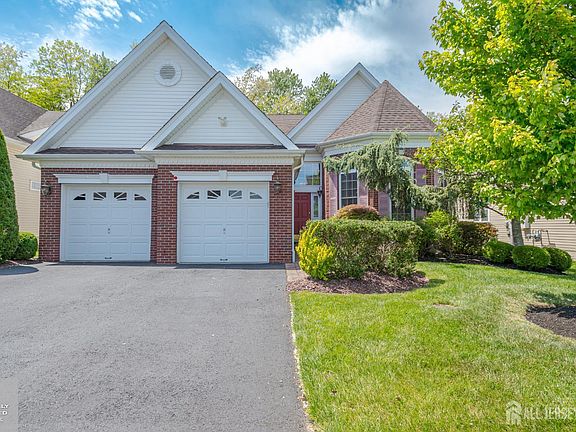 4th image of 90 Turnberry Dr