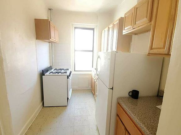 2nd image of 1038 Union St #4D